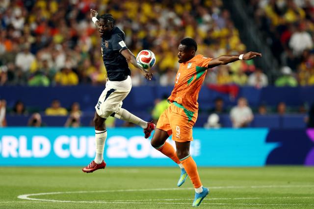 Ecuador's defender #25 Jackson Porozo AND Ivory Coast's forward #09 Ange-Yoan Bonny fight for the ball during the 2026 World Cup Group E football match between Ivory Coast and Ecuador at the Philadelphia Stadium in Philadelphia on June 14, 2026.  (Photo by CHARLY TRIBALLEAU / AFP)