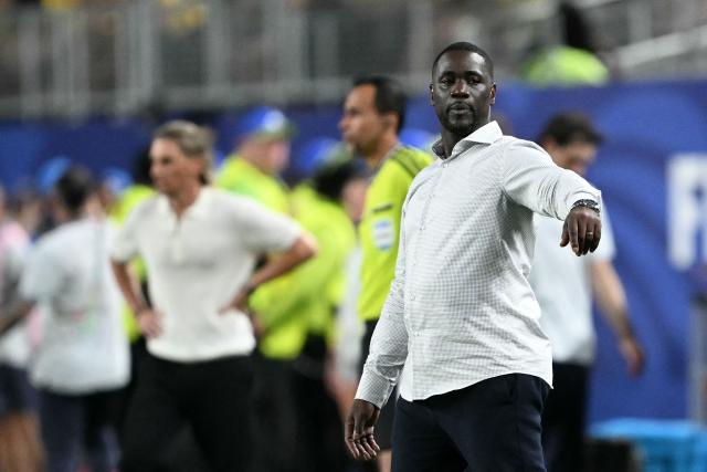 Ivory Coast's head coach Emerse Fae gestures during the 2026 World Cup Group E football match between Ivory Coast and Ecuador at the Philadelphia Stadium in Philadelphia on June 14, 2026.  (Photo by MAURO PIMENTEL / AFP)