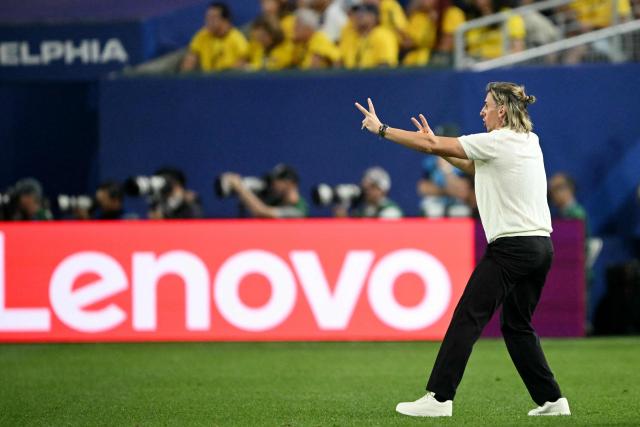 Ecuador's Argentine head coach Sebastian Beccacece gestures during the 2026 World Cup Group E football match between Ivory Coast and Ecuador at the Philadelphia Stadium in Philadelphia on June 14, 2026.  (Photo by MAURO PIMENTEL / AFP)