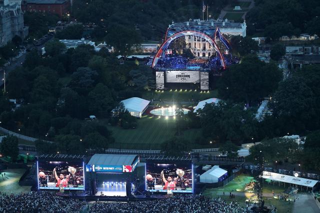 The UFC Freedom 250 fight on the South Lawn of the White House and Fan Fest on The Ellipse are seen from the top of the Washington Monument on June 14, 2026 in Washington, DC. (Photo by Win McNamee / POOL / AFP)