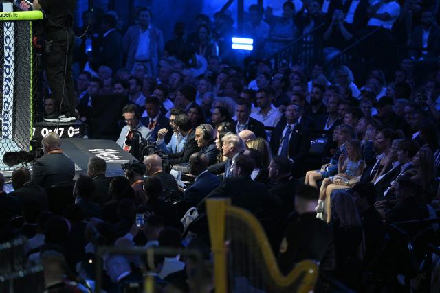 US President Donald Trump, First Lady Melania Trump and President and CEO of Ultimate Fighting Championship Dana White watch mixed martial artists Brazil's Diego Lopes and US's Steve Garcia featherweight bout during the "UFC Freedom 250" mixed martial arts event on the South Lawn of the White House in Washington, DC, June 14, 2026. (Photo by Brendan SMIALOWSKI / AFP)