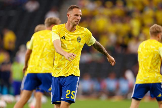 Sweden's forward #25 Gustaf Nilsson takes part in the warm-up ahead of the 2026 World Cup Group F football match between Sweden and Tunisia at the Monterrey Stadium in Guadalupe on June 14, 2026.  (Photo by Julio Cesar AGUILAR / AFP)