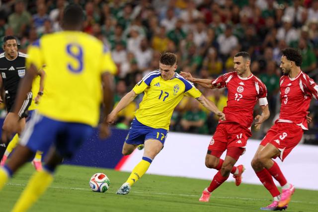 Sweden's forward #17 Viktor Gyokeres, Tunisia's midfielder #17 Ellyes Skhiri and Tunisia's defender #03 Montassar Talbi fight for the ball during the 2026 World Cup Group F football match between Sweden and Tunisia at the Monterrey Stadium in Guadalupe on June 14, 2026.  (Photo by Julio Cesar AGUILAR / AFP)