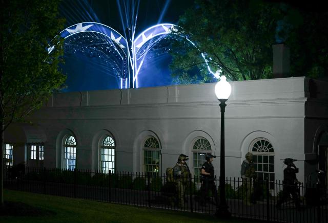 US Secret Service Counter Assault Team moves about the grounds during the "UFC Freedom 250" mixed martial arts event on the South Lawn of the White House in Washington, DC, on June 14, 2026. (Photo by Brendan SMIALOWSKI / AFP)