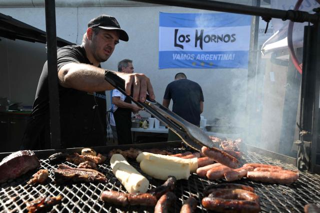Dario Jerez Leavy owner and "parrillero" of "Los Hornos" prepares chorizos asados at his restaurant that caters Argentinian barbecue specialties, near Kansas City, Missouri, United States on June 14, 2026, ahead of the 2026 World Cup football match between Argentina and Algeria. (Photo by JUAN MABROMATA / AFP)