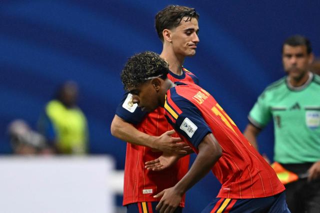 Spain's midfielder #09 Gavi (up) and Spain's forward #19 Lamine Yamal (R) shake hands during a substitution during the 2026 World Cup Group H football match between Spain and Cape Verde at the Atlanta Stadium in Atlanta on June 15, 2026.  (Photo by Roberto SCHMIDT / AFP)