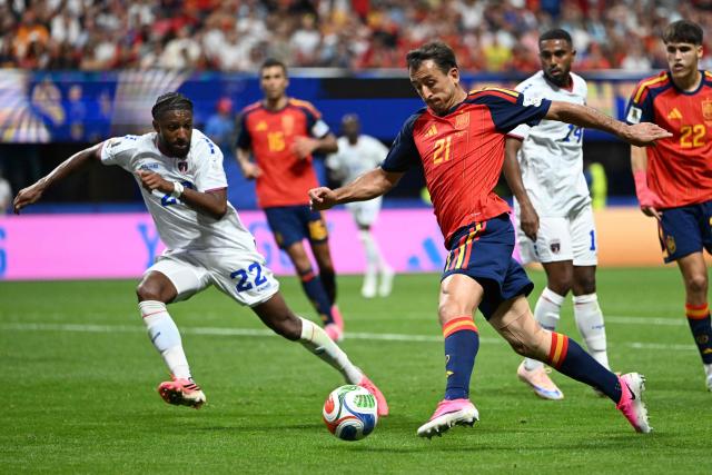 Cape Verde's defender #22 Steven Moreira (L) and Spain's defender #12 Pedro Porro (R) fight for the ball during the 2026 World Cup Group H football match between Spain and Cape Verde at the Atlanta Stadium in Atlanta on June 15, 2026.  (Photo by ROBERTO SCHMIDT / AFP)