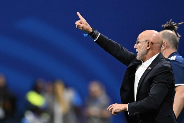 Spain's head coach Luis de la Fuente gives instructions to his players from the touchline during the 2026 World Cup Group H football match between Spain and Cape Verde at the Atlanta Stadium in Atlanta on June 15, 2026.  (Photo by Roberto SCHMIDT / AFP)