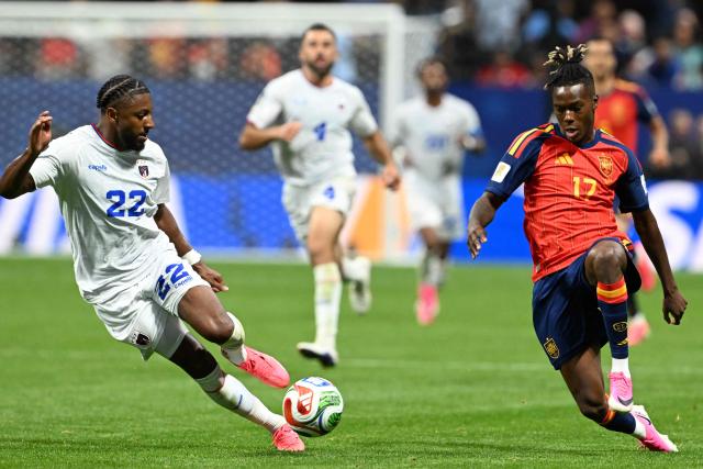 Cape Verde's defender #22 Steven Moreira (L) and Spain's forward #17 Nico Williams (R) fight for the ball during the 2026 World Cup Group H football match between Spain and Cape Verde at the Atlanta Stadium in Atlanta on June 15, 2026.  (Photo by Roberto SCHMIDT / AFP)