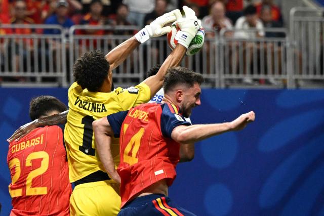 Cape Verde's goalkeeper #01 Vozinha (2ndL) makes a save during the 2026 World Cup Group H football match between Spain and Cape Verde at the Atlanta Stadium in Atlanta on June 15, 2026.  (Photo by ROBERTO SCHMIDT / AFP)