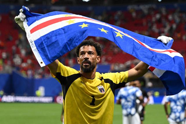 Cape Verde's goalkeeper #01 Vozinha celebrates with his national flag at the end of the 2026 World Cup Group H football match between Spain and Cape Verde at the Atlanta Stadium in Atlanta on June 15, 2026.  (Photo by ROBERTO SCHMIDT / AFP)