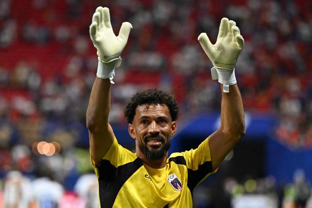 Cape Verde's goalkeeper #01 Vozinha celebrates at the end of the 2026 World Cup Group H football match between Spain and Cape Verde at the Atlanta Stadium in Atlanta on June 15, 2026.  (Photo by ROBERTO SCHMIDT / AFP)