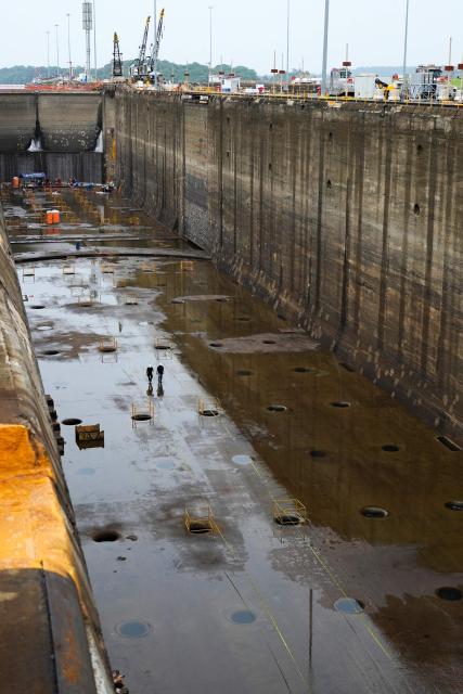 Panama Canal workers carry out routine maintenance inside one of the chambers at the Gatun Locks in the province of Colon, located about 80 kilometers north of Panama City, on June 15, 2026. These maintenance operations are carried out periodically across the interoceanic waterway to ensure the safe and efficient transit of vessels along one of the world's most important and heavily traveled maritime trade routes. (Photo by ARNULFO FRANCO / AFP)