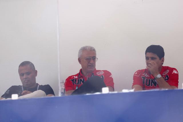 Tunisian football coach Mondher Kebaier (C) is seen during a training session of the Tunisia national team during the 2026 World Cup football tournament, at Rayados Training Centre in Santiago, Nueva Leon state, Mexico, on June 15, 2026. (Photo by Julio Cesar AGUILAR / AFP)