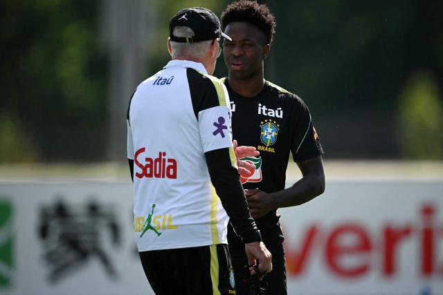Brazil's forward #07 Vinicius Junior talks to Italian head coach Carlo Ancelotti during a training session at Columbia Park Training Facility in Morristown, New Jersey, on June 15, 2026, during the 2026 World Cup football tournament. (Photo by MAURO PIMENTEL / AFP)