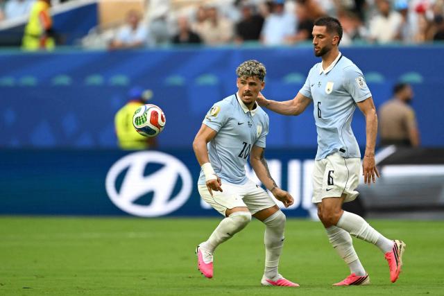 Uruguay's midfielder #20 Maximiliano Araujo and Uruguay's midfielder #06 Rodrigo Bentancur look at the ball during the 2026 World Cup Group H football match between Saudi Arabia and Uruguay at the Miami Stadium in Miami Gardens on June 15, 2026.  (Photo by CHANDAN KHANNA / AFP)