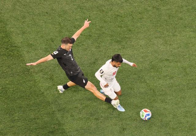 New Zealand's defender #02 Tim Payne fouls Iran's midfielder #10 Mehdi Ghayedi during the 2026 World Cup Group G football match between Iran and New Zealand at Los Angeles Stadium in Inglewood on June 15, 2026.  (Photo by Etienne Laurent / AFP)