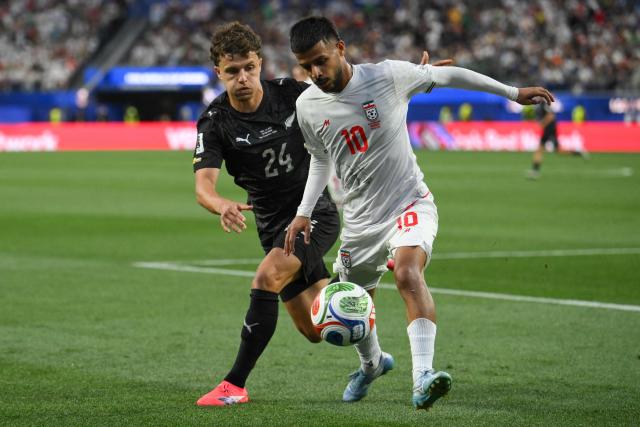 New Zealand's defender #24 Callan Elliot and Iran's midfielder #10 Mehdi Ghayedi fight for the ball during the 2026 World Cup Group G football match between Iran and New Zealand at Los Angeles Stadium in Inglewood on June 15, 2026.  (Photo by Patrick T. Fallon / AFP)