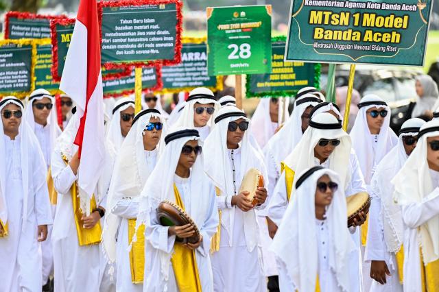 Students take part in a parade marking the Islamic new year with the month of Muharram in Banda Aceh on June 16, 2026. (Photo by CHAIDEER MAHYUDDIN / AFP)