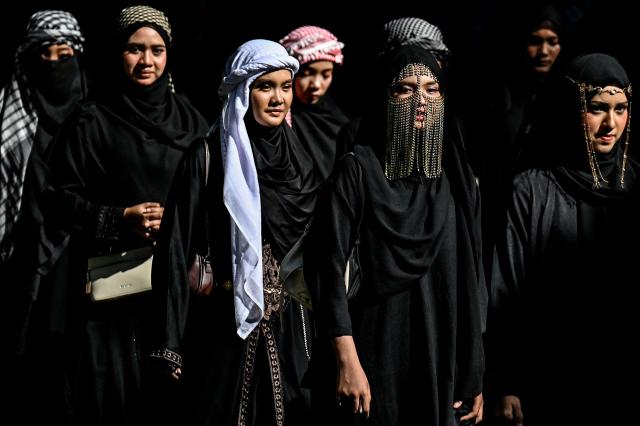 Students take part in a parade marking the Islamic new year with the month of Muharram in Banda Aceh on June 16, 2026. (Photo by CHAIDEER MAHYUDDIN / AFP)