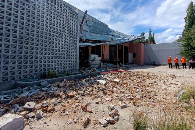 A damaged building is seen following a 6.7 magnitude earthquake in Palu, Central Sulawesi, on June 16, 2026. A shallow 6.7 magnitude earthquake struck central Indonesia on June 16, the US Geological Survey said, with no immediate reports of casualties or damage. (Photo by MUHAMMAD RIFKI / AFP)