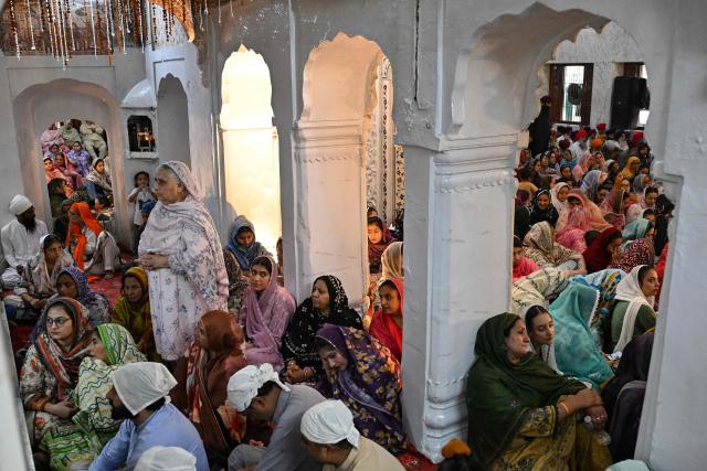 Sikh pilgrims take part in religious rituals to commemorate the martyrdom of Sikh Guru Arjan Dev, at the Gurdwara Dera Sahib in Lahore on June 16, 2026. (Photo by Arif ALI / AFP)