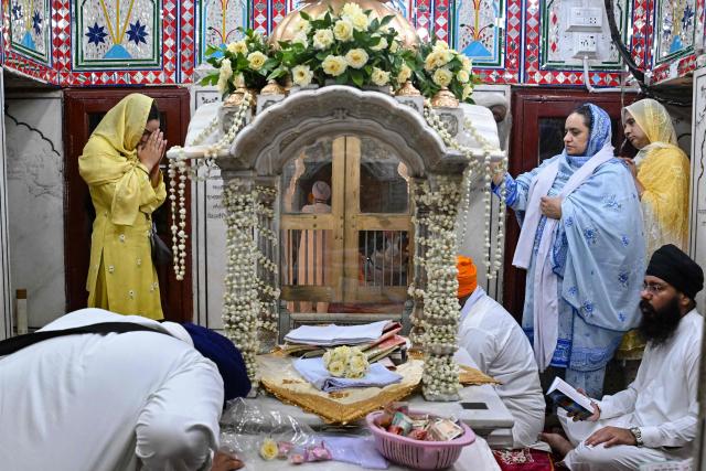 Sikh pilgrims take part in religious rituals to commemorate the martyrdom of Sikh Guru Arjan Dev, at the Gurdwara Dera Sahib in Lahore on June 16, 2026. (Photo by Arif ALI / AFP)