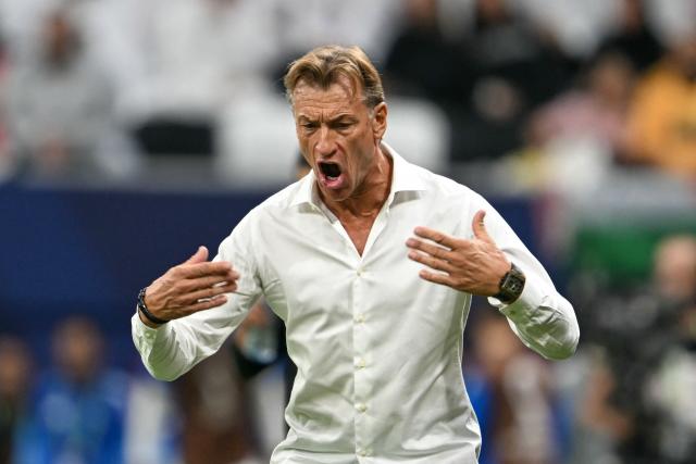 (FILES) Saudi Arabia's French head coach Herve Renard reacts during the FIFA Arab Cup 2025 semi-final football match between Saudi Arabia and Jordan at the Al-Bayt Stadium in Al-Khor on December 15, 2025. Tunisia have responded to their 5-1 World Cup thrashing by Sweden by sacking coach Sabri Lamouchi and replacing him with Frenchman Herve Renard, the federation announced on national TV late June 15, 2026. (Photo by Mahmud HAMS / AFP)