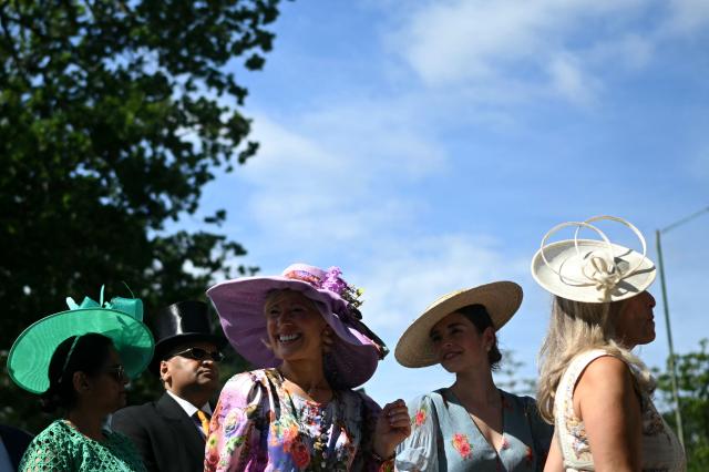 Racegoers arrive on the first day of the Royal Ascot horse racing meeting in Ascot, west of London, on June 16, 2026. (Photo by JUSTIN TALLIS / AFP)