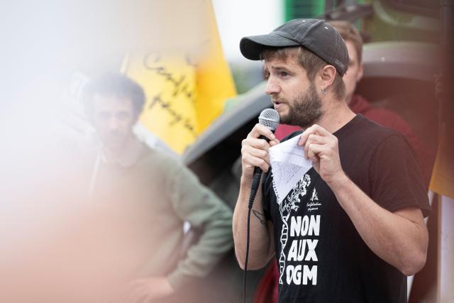 National spokesperson of the collective Farmers' Confederation Thomas Gibert speaks to the press as protestors gather in front of the European Parliament during a demonstration to call MEPs to vote against a proposal to deregulate genetically modified organisms, in Strasbourg, eastern France on June 16, 2026. (Photo by ROMEO BOETZLE / AFP)