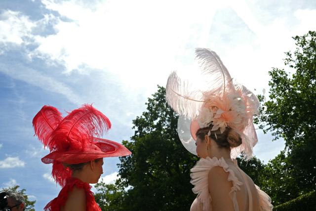 Racegoers arrive on the first day of the Royal Ascot horse racing meeting in Ascot, west of London, on June 16, 2026. (Photo by JUSTIN TALLIS / AFP)