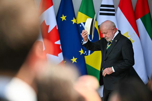 Brazil's President Luiz Inacio Lula da Silva arrives for the official greeting during the G7 summit, in Evian, eastern France, on June 16, 2026. A G7 summit is set to take place June 15 to 17 in the French town of Evian-les-Bains near Switzerland and it will be attended by country leaders as well as the EU's foreign policy chief and ministers from Brazil, Canada, the United Arab Emirates and Turkey. (Photo by Mandel NGAN / AFP)