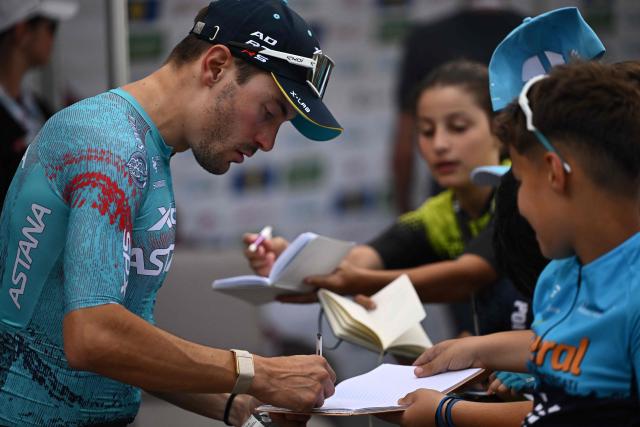 XDS Astana Team Italian rider Alberto Bettiol sign autographs during the team presentation on the eve of the first stage of the Tour of Switzerland (Tour de Suisse) cycling race, in Sondrio, Italy, on June 16, 2026. (Photo by Marco BERTORELLO / AFP)