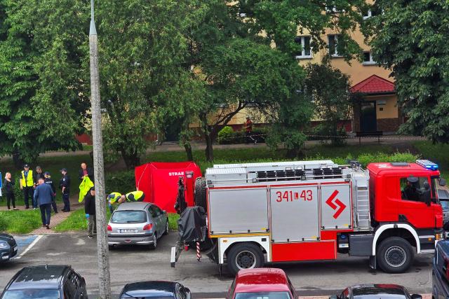 This general view taken on June 16, 2026 shows a crime scene covered with a tent (back C-L) in Biala Podlaska, eastern Poland, where Russian artist Semyon Skrepetsky, known for his satirising Russian President Putin has been shot dead. "An investigation is being conducted... into the murder of a 44-year-old citizen of the Russian Federation... known in the media as Semyon Skrepetsky," a spokesman for the prosecutor's office in Lublin, Marcin Kozak, told journalists. Two Belarusian nationals have been arrested in connection with the killing, he added. They were detained in the vicinity of the Belarusian consulate in Biala Podlaska in eastern Poland, where the killing took place. (Photo by Piotr PYRKOSZ / Slowo Podlasia / AFP)