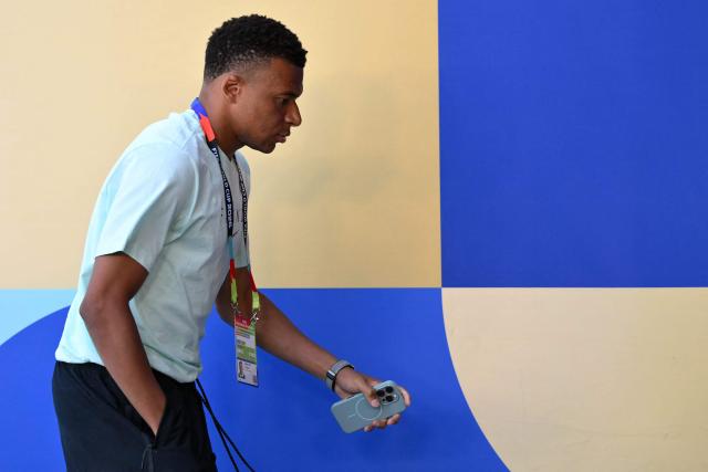 France's forward #10 Kylian Mbappe arrives ahead of the 2026 World Cup Group I football match between France and Senegal at the New York/New Jersey Stadium in East Rutherford on June 16, 2026. (Photo by Angela WEISS / AFP)