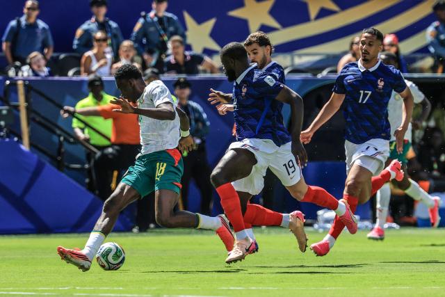 Senegal's forward #18 Ismaila Sarr, France's defenders #04 Dayot Upamecano, #19 Theo Hernandez and #17 William Saliba fight for the ball during the 2026 World Cup Group I football match between France and Senegal at the New York/New Jersey Stadium in East Rutherford on June 16, 2026.  (Photo by TIMOTHY A. CLARY / AFP)
