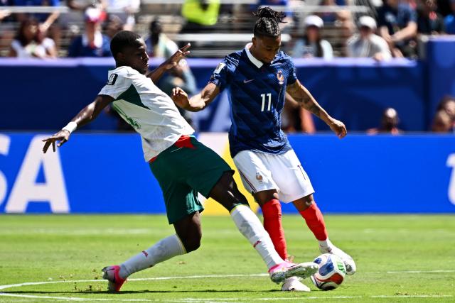 Senegal's forward #11 Nicolas Jackson and France's forward #11 Michael Olise fight for the ball during of the 2026 World Cup Group I football match between France and Senegal at the New York/New Jersey Stadium in East Rutherford on June 16, 2026. (Photo by Jewel SAMAD / AFP)
