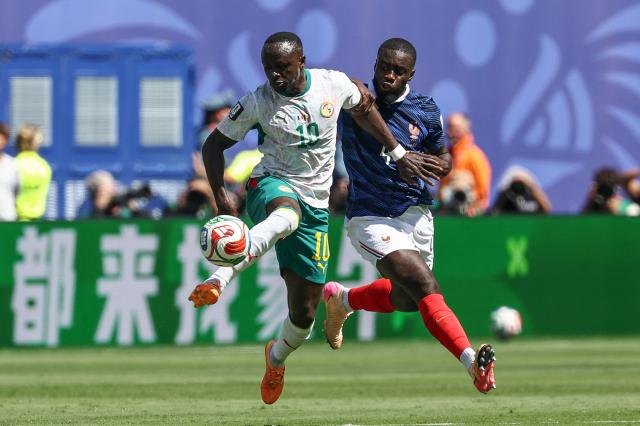 Senegal's forward #10 Sadio Mane and France's defender #04 Dayot Upamecano fight for the ball during the 2026 World Cup Group I football match between France and Senegal at the New York/New Jersey Stadium in East Rutherford on June 16, 2026.  (Photo by FRANCK FIFE / AFP)