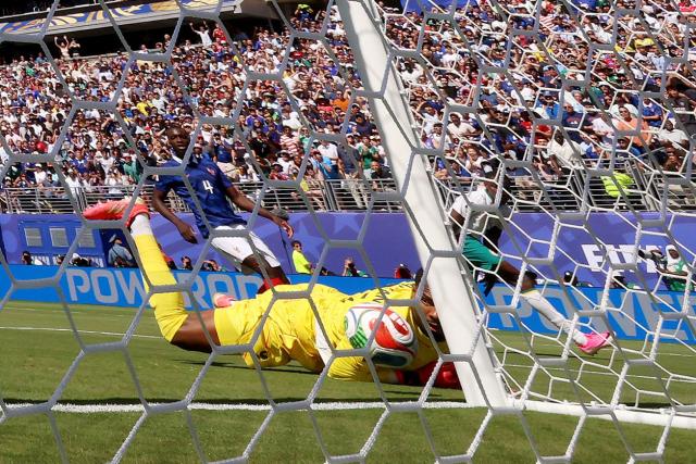 Senegal's goalkeeper #16 Edouard Mendy looks at the ball after hitting the post during the 2026 World Cup Group I football match between France and Senegal at the New York/New Jersey Stadium in East Rutherford on June 16, 2026.  (Photo by CHARLY TRIBALLEAU / AFP)