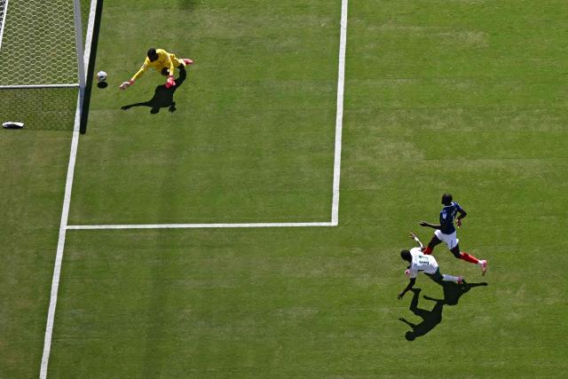 France's goalkeeper #16 Mike Maignan (L) eyes on the ball during of the 2026 World Cup Group I football match between France and Senegal at the New York/New Jersey Stadium in East Rutherford on June 16, 2026. (Photo by Jewel SAMAD / AFP)