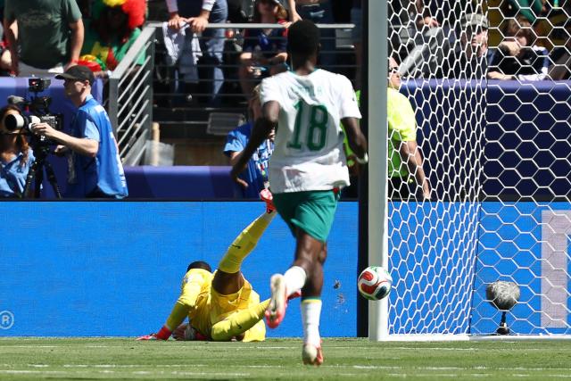 Senegal's goalkeeper #16 Edouard Mendy dives for the ball during the 2026 World Cup Group I football match between France and Senegal at the New York/New Jersey Stadium in East Rutherford on June 16, 2026.  (Photo by FRANCK FIFE / AFP)