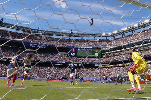 Senegal's forward #18 Ismaila Sarr misses an opportunity to score during the 2026 World Cup Group I football match between France and Senegal at the New York/New Jersey Stadium in East Rutherford on June 16, 2026.  (Photo by CHARLY TRIBALLEAU / AFP)