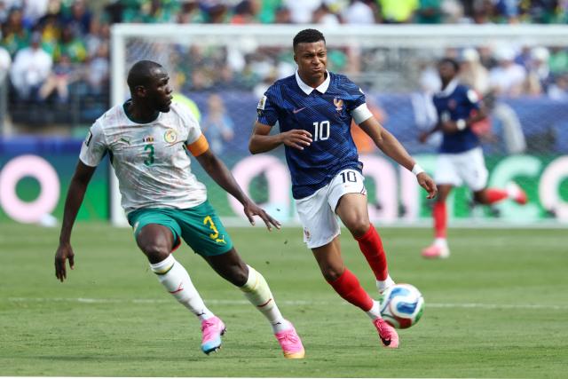 Senegal's defender #03 Kalidou Koulibaly and France's forward #10 Kylian Mbappe fight for the ball during the 2026 World Cup Group I football match between France and Senegal at the New York/New Jersey Stadium in East Rutherford on June 16, 2026.  (Photo by FRANCK FIFE / AFP)