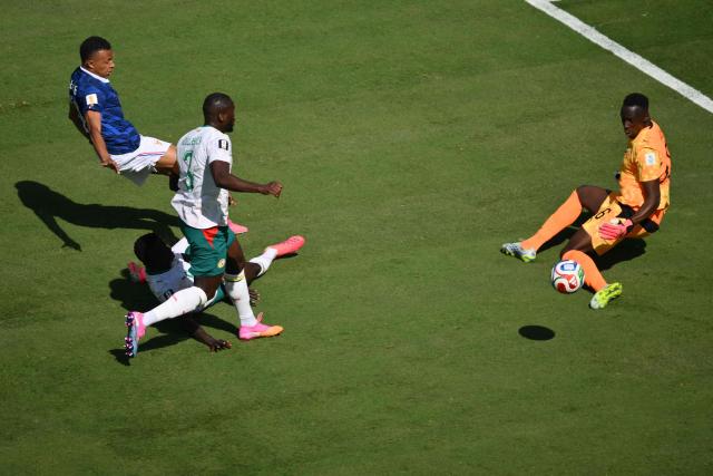 France's forward #10 Kylian Mbappe (L) kicks the ball during the 2026 World Cup Group I football match between France and Senegal at the New York/New Jersey Stadium in East Rutherford on June 16, 2026. (Photo by Angela WEISS / AFP)