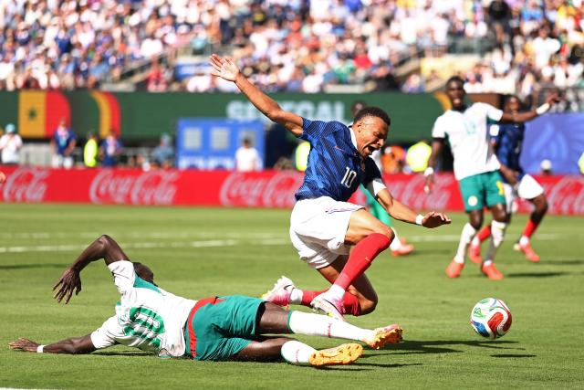 Senegal's forward #10 Sadio Mane and France's forward #10 Kylian Mbappe fight for the ball during the 2026 World Cup Group I football match between France and Senegal at the New York/New Jersey Stadium in East Rutherford on June 16, 2026.  (Photo by CHARLY TRIBALLEAU / AFP)