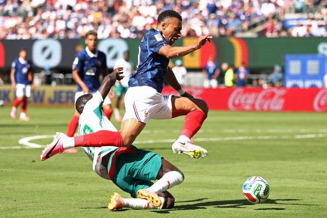 Senegal's forward #10 Sadio Mane and France's forward #10 Kylian Mbappe fight for the ball during the 2026 World Cup Group I football match between France and Senegal at the New York/New Jersey Stadium in East Rutherford on June 16, 2026.  (Photo by CHARLY TRIBALLEAU / AFP)