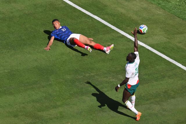 Senegal's defender #03 Kalidou Koulibaly reacts during the 2026 World Cup Group I football match between France and Senegal at the New York/New Jersey Stadium in East Rutherford on June 16, 2026. (Photo by Angela WEISS / AFP)