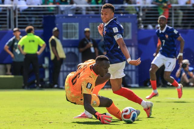 France's forward #10 Kylian Mbappe scores his team's first goal past Senegal's goalkeeper #16 Edouard Mendy during the 2026 World Cup Group I football match between France and Senegal at the New York/New Jersey Stadium in East Rutherford on June 16, 2026.  (Photo by TIMOTHY A. CLARY / AFP)