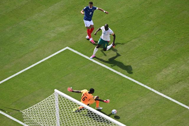 France's forward #10 Kylian Mbappe (L) scores his team's first goal during the 2026 World Cup Group I football match between France and Senegal at the New York/New Jersey Stadium in East Rutherford on June 16, 2026. (Photo by Mauro PIMENTEL / AFP)