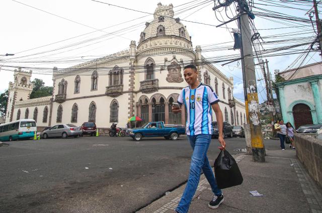 A man walks along a street wearing an Argentina national team jersey in Tegucigalpa on June 16, 2026. (Photo by Johny Magallanes / AFP)